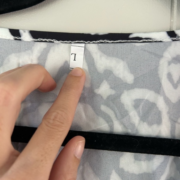 Women’s Dress - Picture 3 of 6